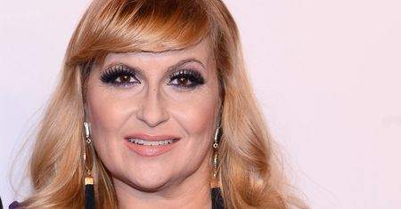 Katarzyna Skrzynecka ma poczucie humoru. Pozuje w stroju króliczka