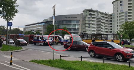 Ochota. Groźny wypadek na Grójeckiej. Ogromny korek i utrudnienia