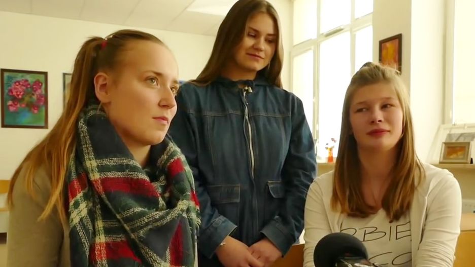 Warszawscy licealiści pomagają rówieśnikom z domów dziecka.