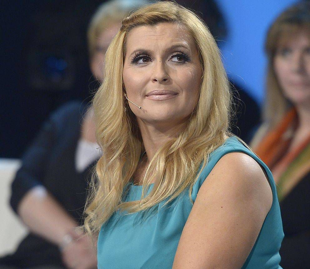 "Twoja Twarz Brzmi Znajomo": Mamy pierwsze zdjęcia z planu! Katarzyna Skrzynecka wiedzie prym