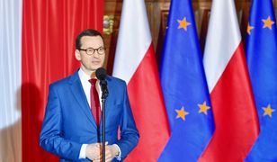 Premier wziął udział w uroczystym podniesieniu flagi. "To nasza przeszłość, teraźniejszość i przyszłość"