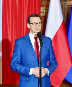 Premier wziął udział w uroczystym podniesieniu flagi. "To nasza przeszłość, teraźniejszość i przyszłość"