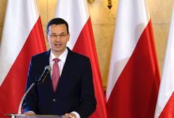 Premier Morawiecki uratował kombatanta przed upadkiem. Co za refleks!