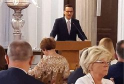 Morawiecki wrócił z Brukseli. Przywitała go burza oklasków