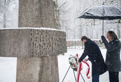 Kolejna fala krytyki Morawieckiego. Uhonorował "skrajnie prawicowych bojowników"