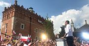 Niesamowita tyrada Morawieckiego w Sandomierzu. Zachrypnięty premier, przekrzykuje syreny