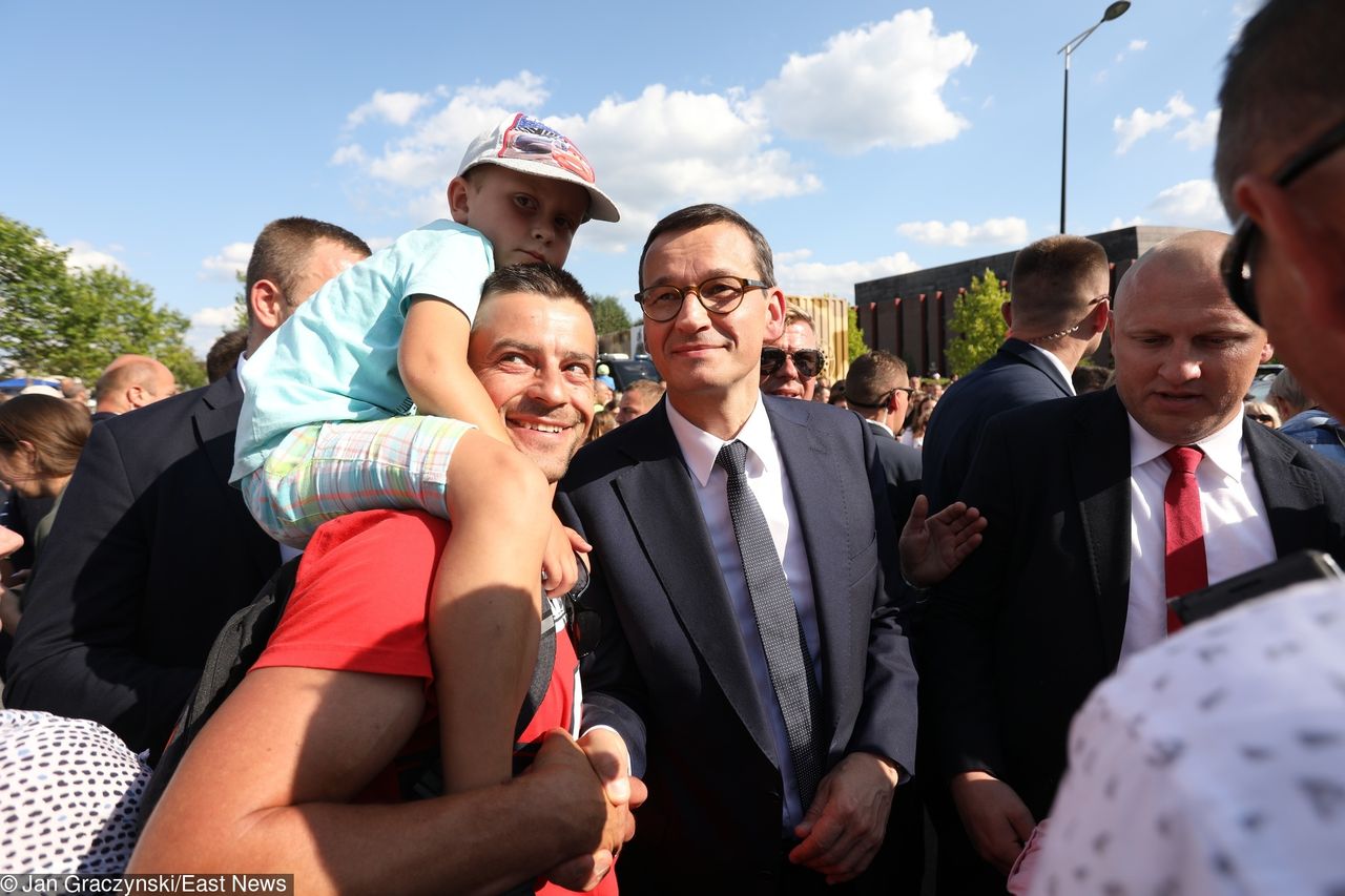 Mateusz Morawiecki ruszył PiS-busem w Polskę. Założył też konto na Facebooku