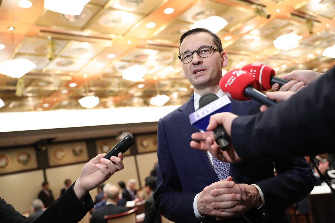 Mateusz Morawiecki składa życzenia na Dzień Babci i publikuje wideo