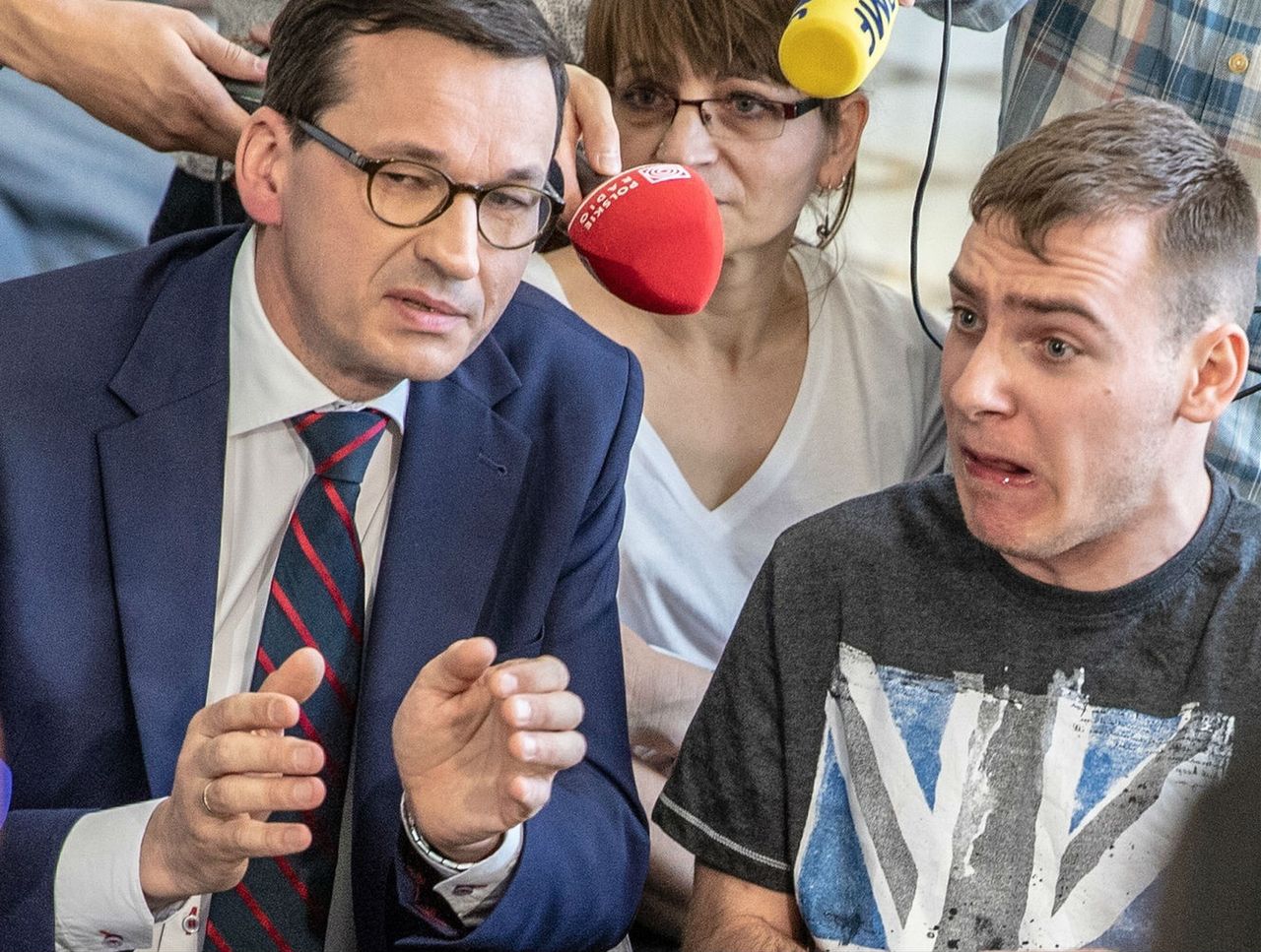 Dlaczego niepełnosprawny chłopak znokautował premiera.  "Te same sztuczki stosował Tusk"