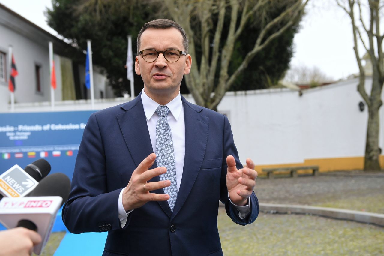 Premier chce ograniczać wydatki na biurokrację. Ale to niewiele da