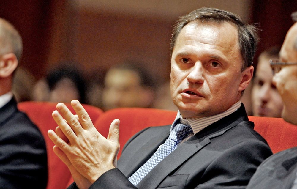 Afera KNF to gotowy scenariusz na film. W tle inwigilacja rodziny, podstawiony kierowca i ucieczka w bagażniku