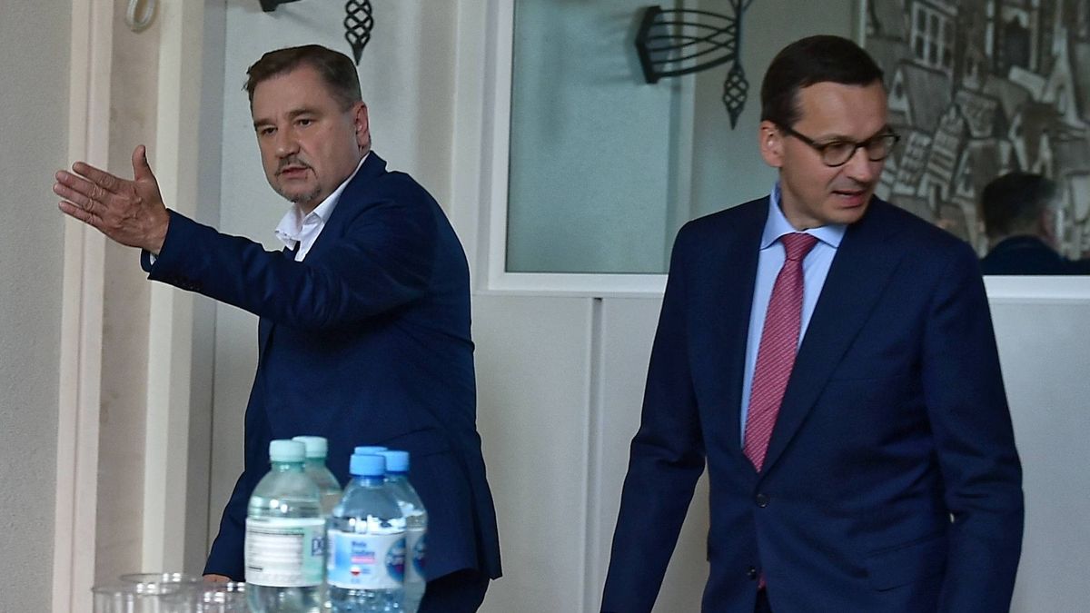 Mateusz Morawiecki i Piotr Duda - zmiana w zakazie handlu może poróżnić premiera i lidera "Solidarności"