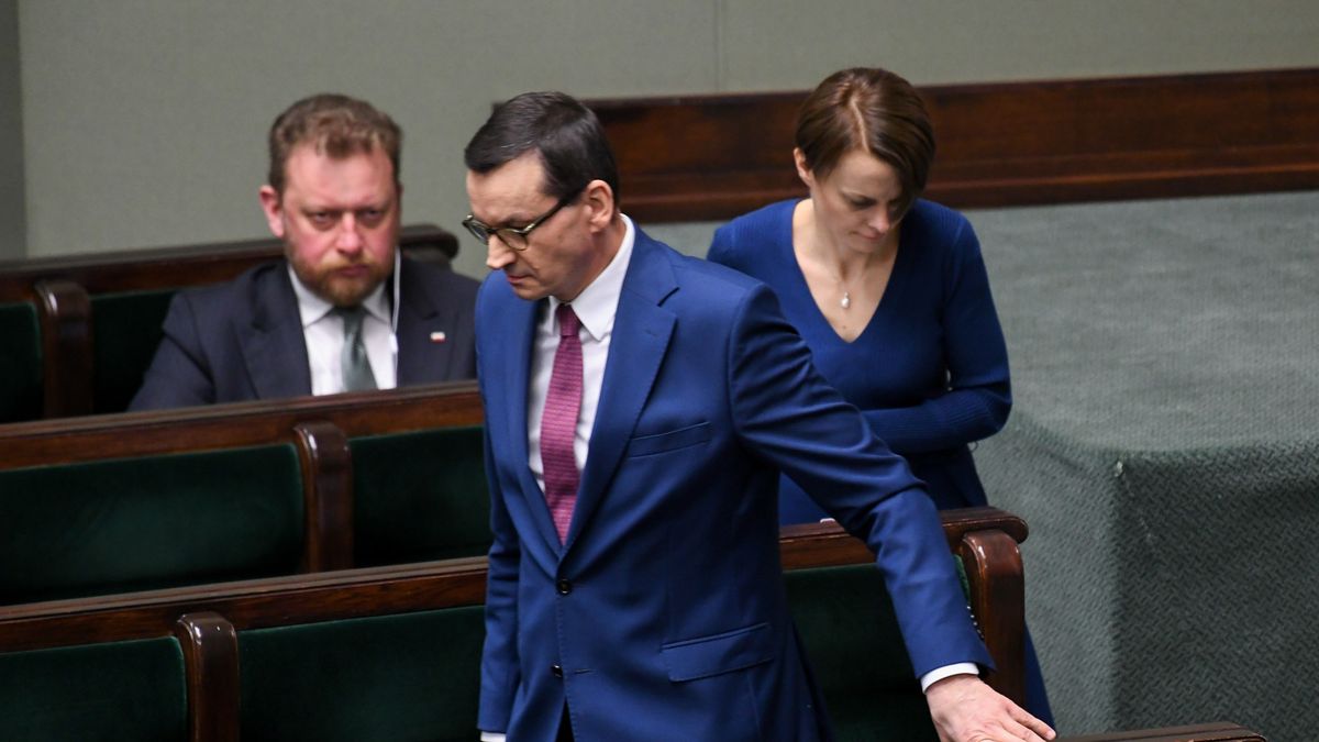 Posłowie przyjęli w sobotę nad ranem tarczę antykryzysową. 