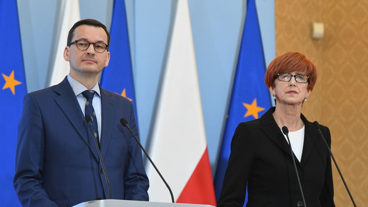 OFE do likwidacji. Na zdj. minister rodziny Elżbieta Rafalska (P) i premier Mateusz Morawiecki (L)