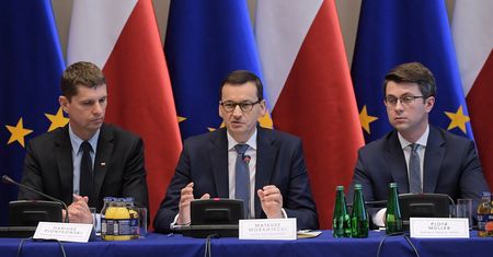 Okrągły stół ws. edukacji. Mateusz Morawiecki o podwyżkach dla nauczycieli: pieniądze w budżecie są