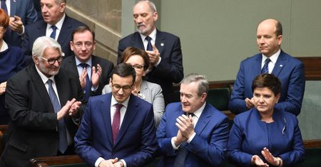 Miliony dla gabinetów politycznych w rządzie. Te pieniądze na razie zostają w kieszeniach urzędników