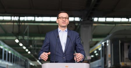 Szydło sama sobie przyznała wysoką nagrodę. Morawiecki komentuje