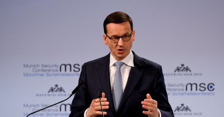 Izraelski dziennikarz pyta Mateusza Morawieckiego o ustawę o IPN. Sala bije brawo