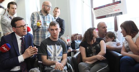 Sondaż. Podniesienie podatku najbogatszym na rzecz niepełnosprawnych. Pomysł spodobał się Polakom