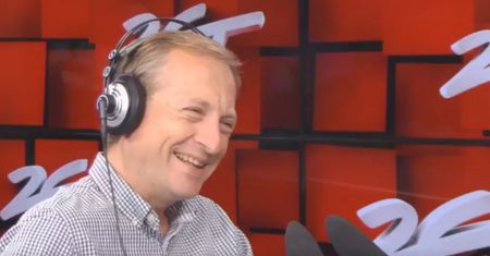 Gość nagle poczuł się ogromnie spragniony. Piasecki nie mógł powstrzymać śmiechu
