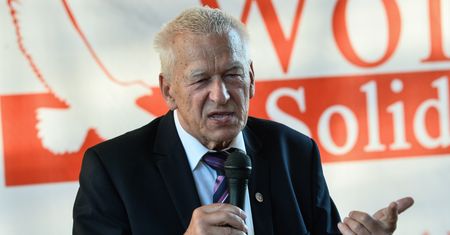 "Tabloid zmyśla". Twarda reakcja Piotra Glińskiego na artykuł o Kornelu Morawieckim. Mocny zarzut