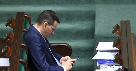 Politycy na WhatsAppie i Signalu. Posłowie chcą kontroli aplikacji