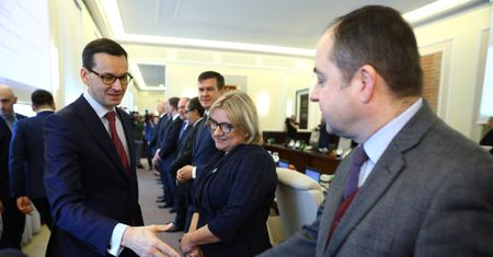 Kolejny miesiąc rządów gabinetu Mateusza Morawieckiego. Przybyło niezadowolonych Polaków