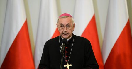 Abp Stanisław Gądecki włożył kij w mrowisko. Oświadczenie ws. LGBT+