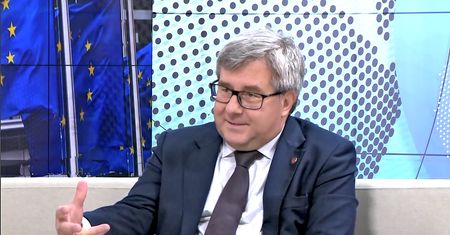Uchodzcy.info zarzuca manipulację Waszczykowskiemu i Czarneckiemu