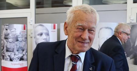 Kornel Morawiecki nie chce baz amerykańskich w Polsce. "My się starajmy poprawić stosunki z Rosją"