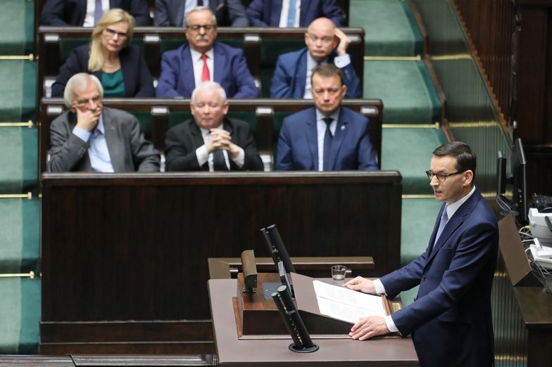 Mateusz Morawiecki wygłasza expose w Sejmie. Posłowie opozycji wytykają mu nieścisłości na bieżąco