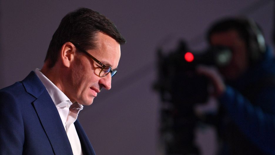Spada poparcie dla premiera Mateusza Morawieckiego