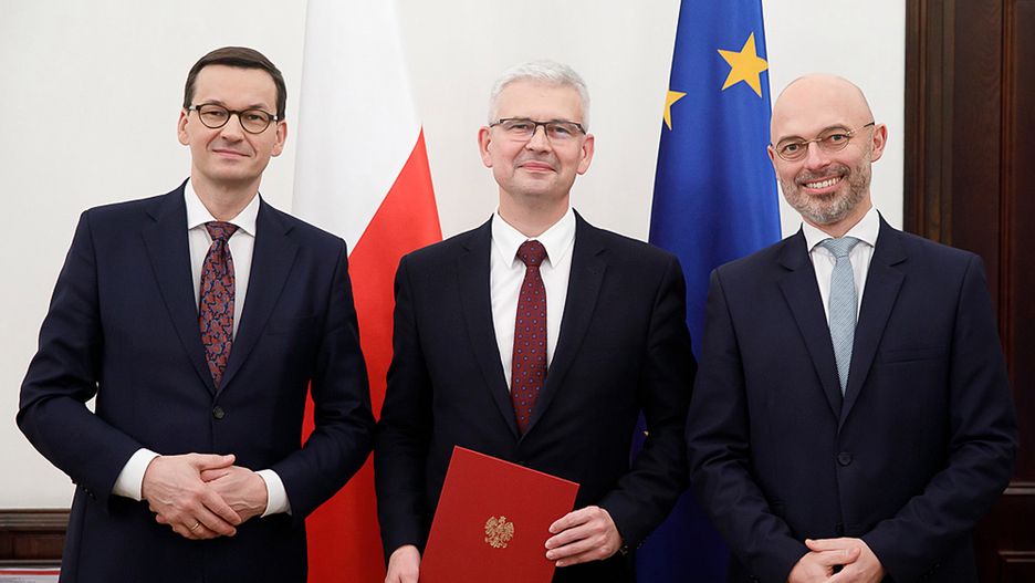 Premier Mateusz Morawiecki oraz wiceministrowie klimatu Ireneusz Zyska i Adam Guibourgé-Czetwertyński 