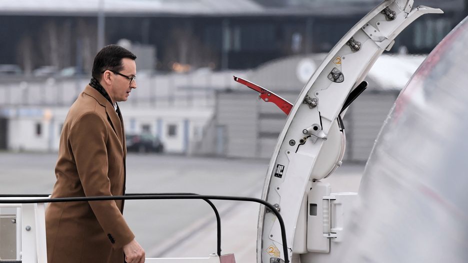 Premier Mateusz Morawiecki na warszawskim Okęciu (zdj. arch.)