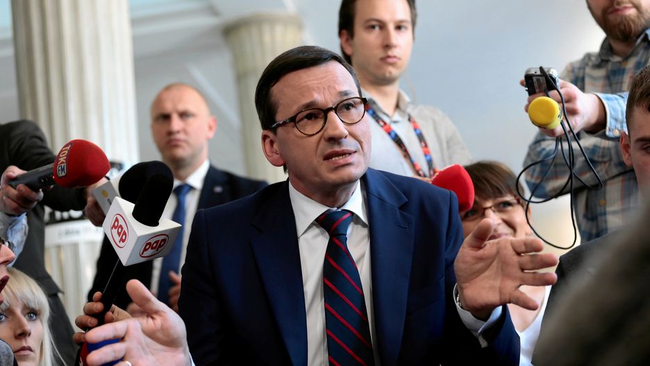 Sejm. Premier Mateusz Morawiecki podczas spotkania z protestującymi niepełnosprawnymi i ich rodzicami