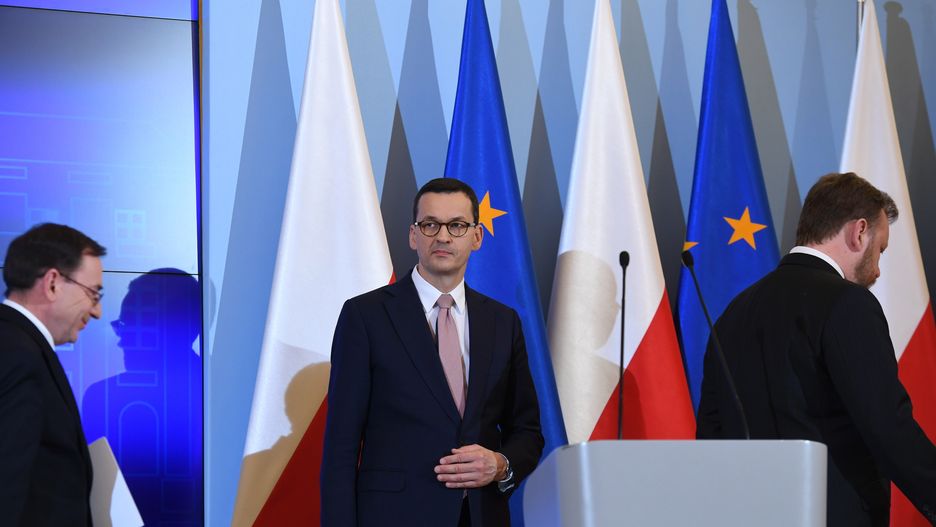 Premier Mateusz Morawiecki ogłasza czasowe zawieszenie ruchu granicznego w Polsce
