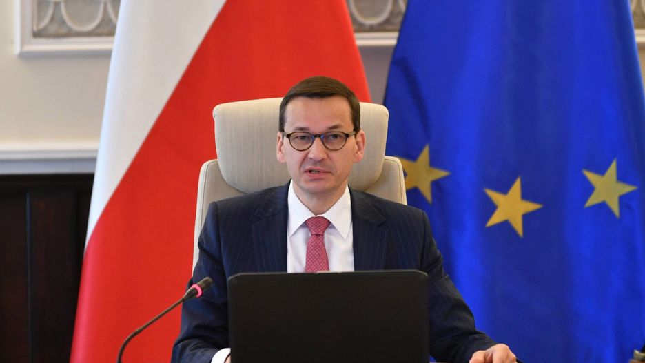 Podpisane przez rząd Mateusza Morawieckiego rozporządzenie dotyczące obniżki pensji dla samorządowców, będzie obowiązywać od 1 lipca 2018 r.