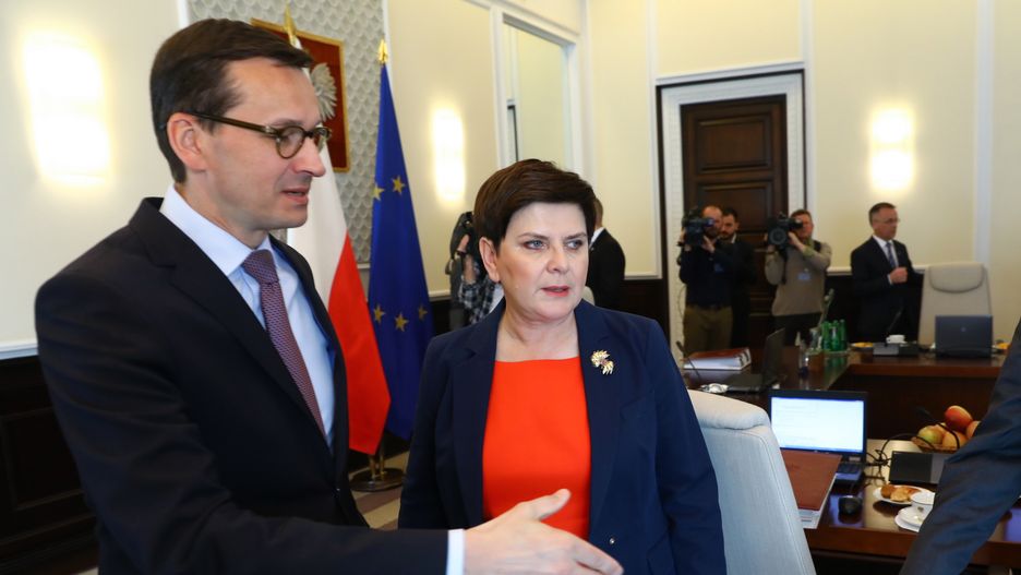 Premier Mateusz Morawiecki i Beata Szydło przed posiedzeniem rządu