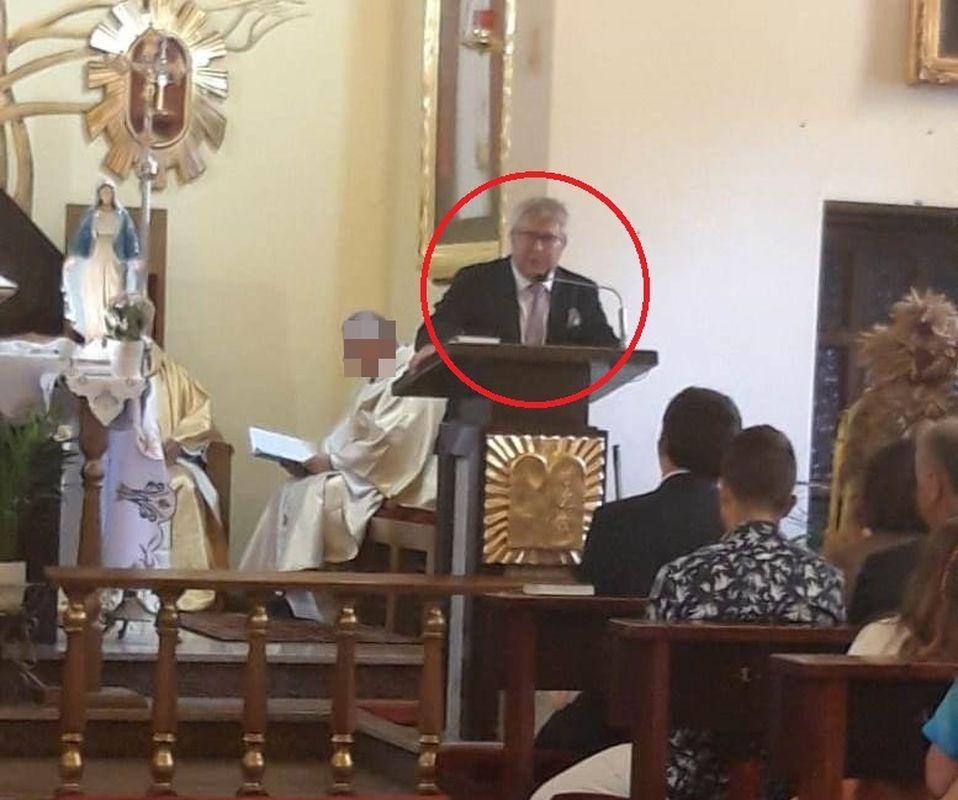 Ryszard Czarnecki na ambonie w kościele na Dolnym Śląsku 