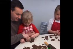 Mateusz Morawiecki z rodziną piecze pierniczki