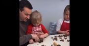 Mateusz Morawiecki z rodziną piecze pierniczki