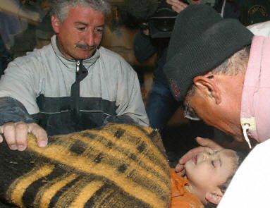 Ocalono dwuletnią dziewczynkę - trwa akcja ratunkowa w Algierii