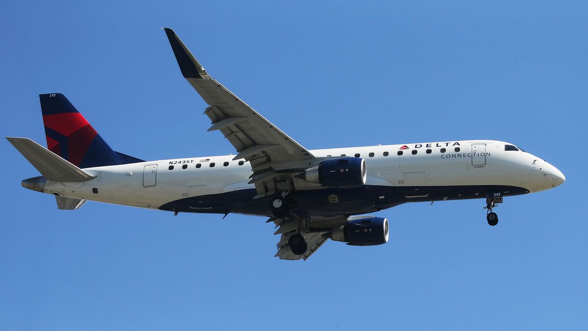 LOS ANGELES, CA/USA - MARCH 17, 2019: image showing a Delta Air Line Airbus taking off from the Los Angeles International Airport, LAX, at dusk. (LOS ANGELES, CA/USA - MARCH 17, 2019: image showing a Delta Air Line Airbus taking off from the Los Angel