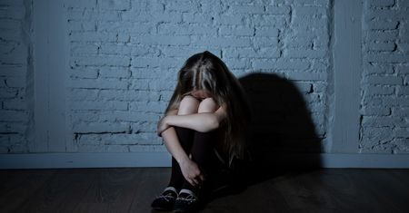 Dziecko jak pies. 12-latka szczeka zamiast mówić