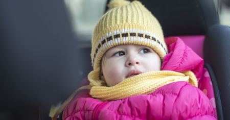Nigdy w takiej kurtce nie zapinaj pasów. Najpierw ją zdejmij