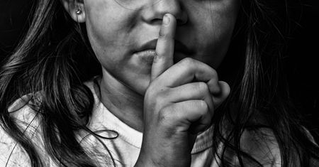 Pedofilia wśród Świadków Jehowy. Dorosła ofiara odważyła się powiedzieć prawdę