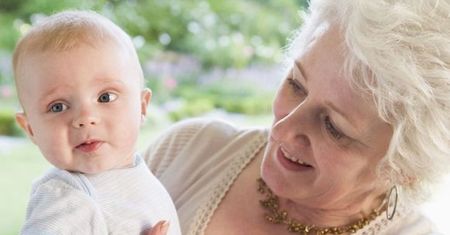 Dzień Babci i Dzień Dziadka okazją do przypomnienia o fałszywych "wnuczkach"