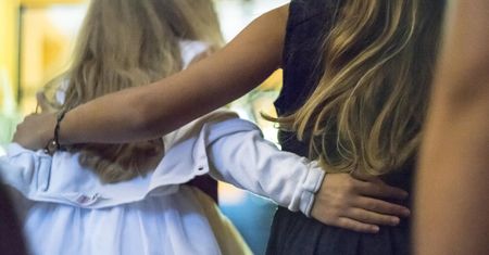 "Pilne... Do wszystkich rodziców dzieci". Matka ostrzega, że jej córkę zaczepiał pedofil