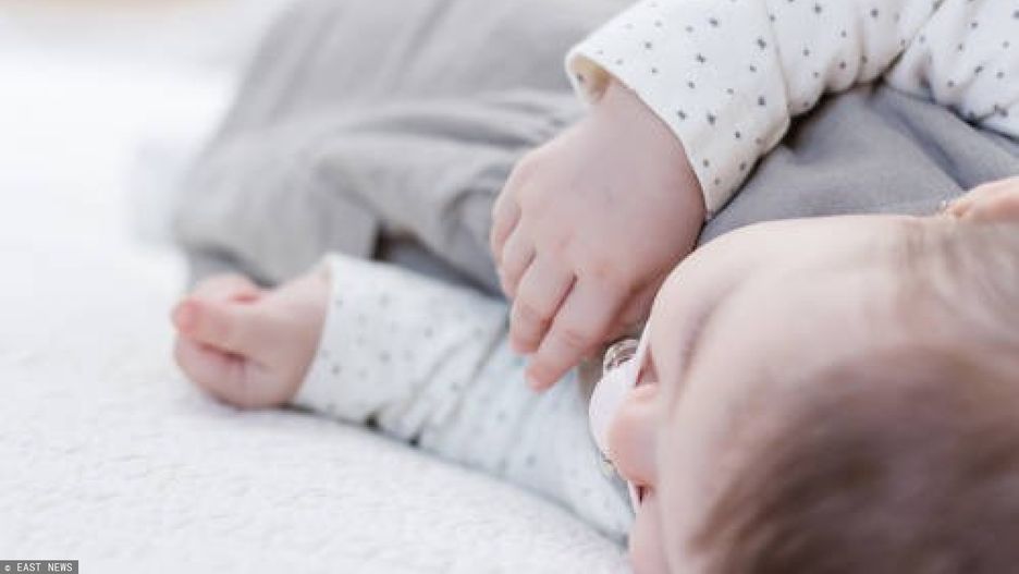 Dziewczynka ma poważne obrażenia głowy, kończyn i okolic intymnych