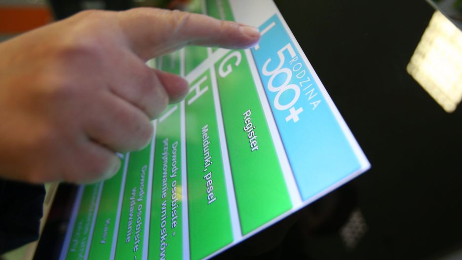 Opóźnienia z wypłatą 500+. Tylko urzędnicy z Katowic wszczęli 25 tys. postępowań sprawdzających.